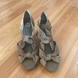 Saks Fifth Avenue Kaya Knotted Suede Sandals, size 9